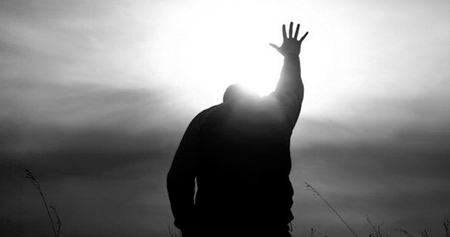 Tras los muros del dolor